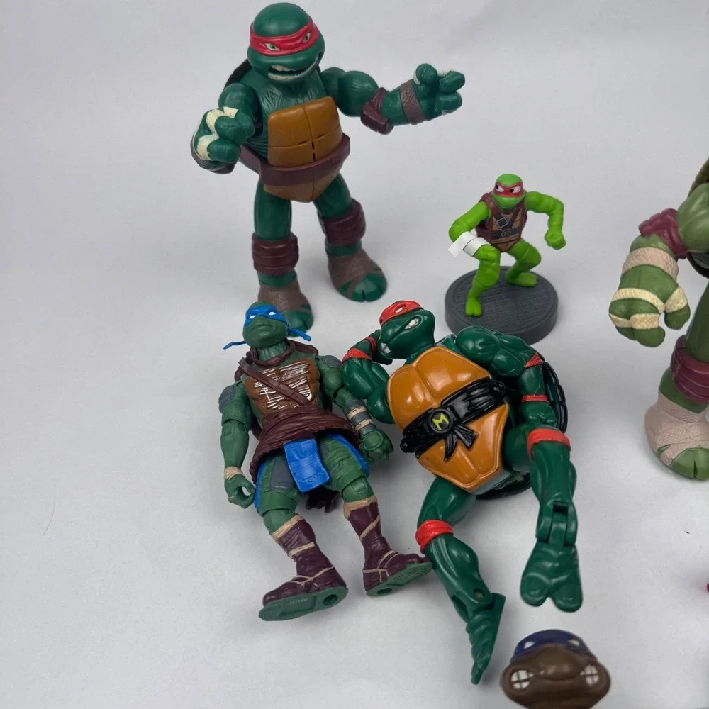 Teenage Muntant Ninja Turtles Lot of 9 Figures TMNT